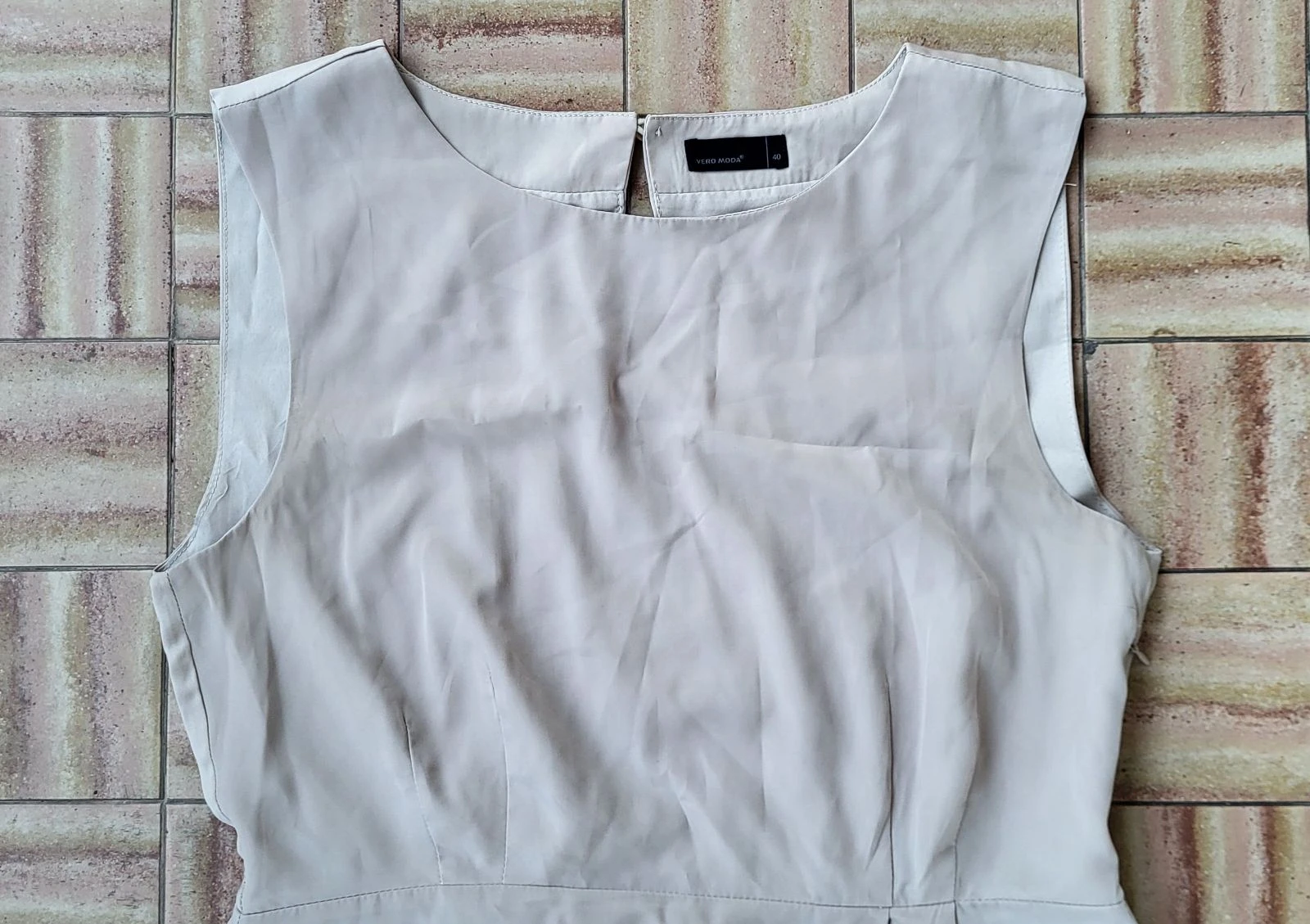Vero Moda Vestido TFr40/TL-Bege/Ecru- Costas Fantasia & Tecido sedoso em TBE – photo 7